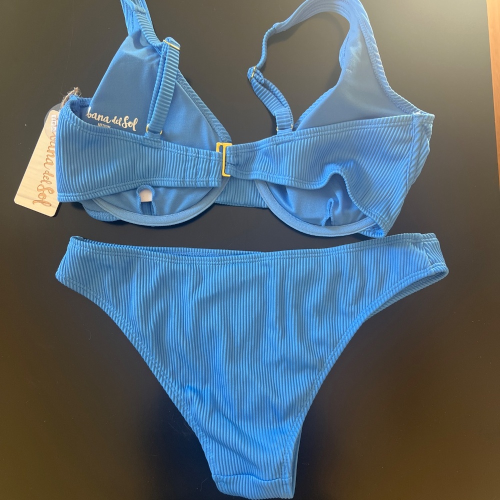 Bikini - Picture 3 of 3